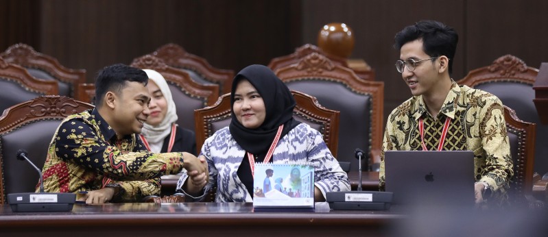 Perludem sebagai Pemohon Perkara Nomor 135/PUU-XXII/2024 hadir dalam Sidang Pengucapan Putusan yang digelar pada Kamis (26/6) di Ruang Sidang Pleno MK. Foto: (Humas MK/Ifa)